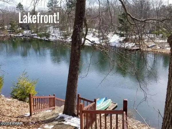 153 Lakewood DR, Dingmans Ferry, PA 18328