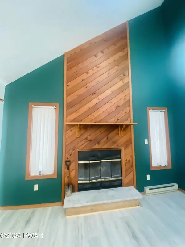 104 Burning Tree DR, Lords Valley, PA 18428