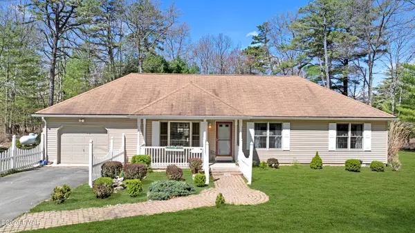 125 Squirrel RD, Dingmans Ferry, PA 18328
