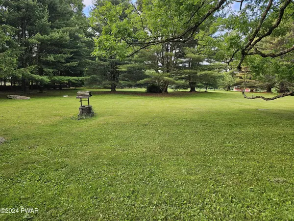 24 Pheasant Hill RD, Hawley, PA 18428