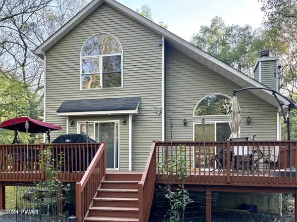 122 Sandstone DR, Dingmans Ferry, PA 18328