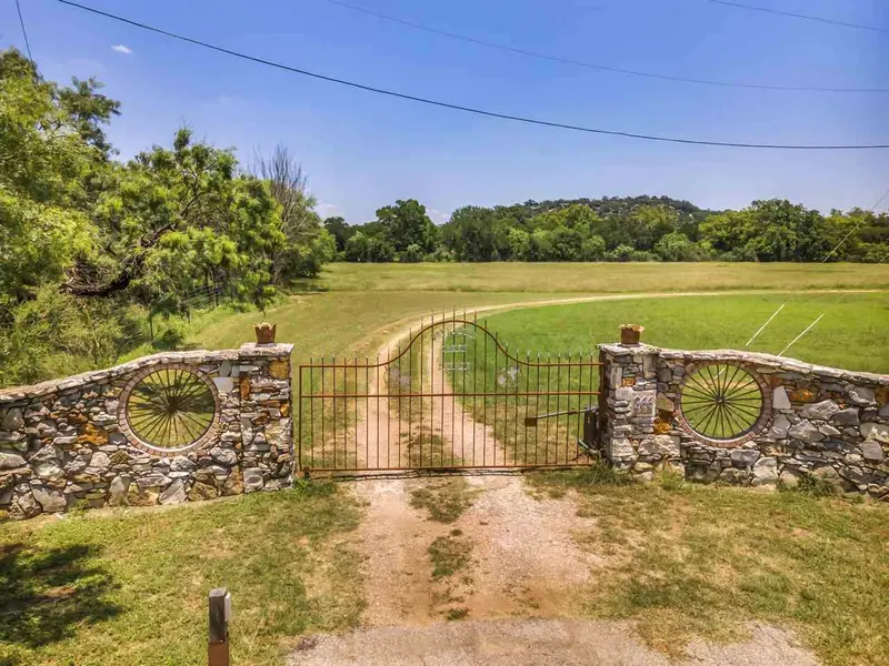 266 Fieldcrest Dr, Marble Falls, TX 78654