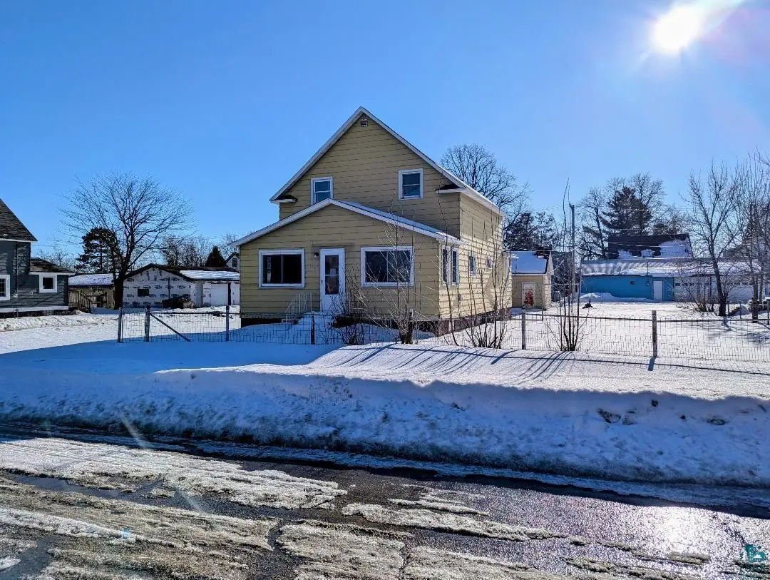 119 E Michigan Ave, Gilbert, MN 55741