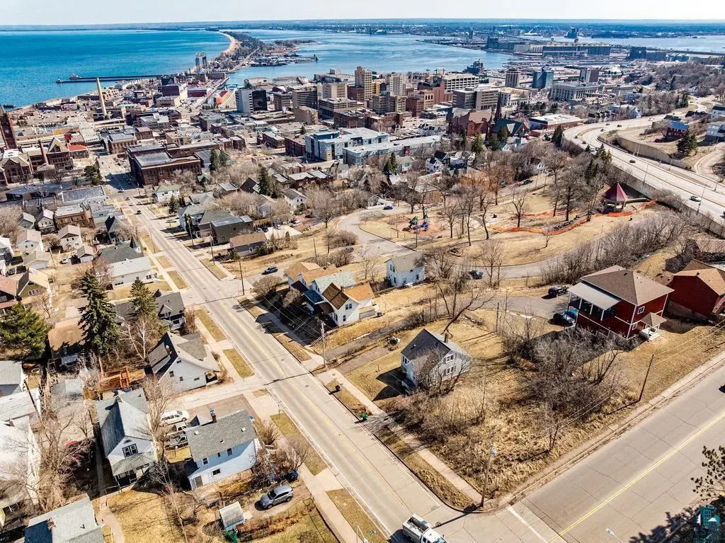 2 W 7th St, Duluth, MN 55802