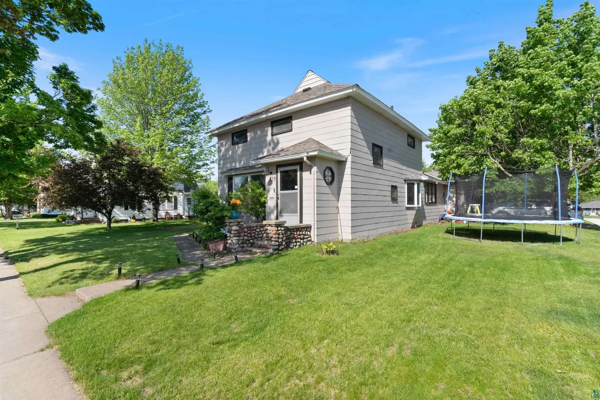 219 High St, Spooner, WI 54801