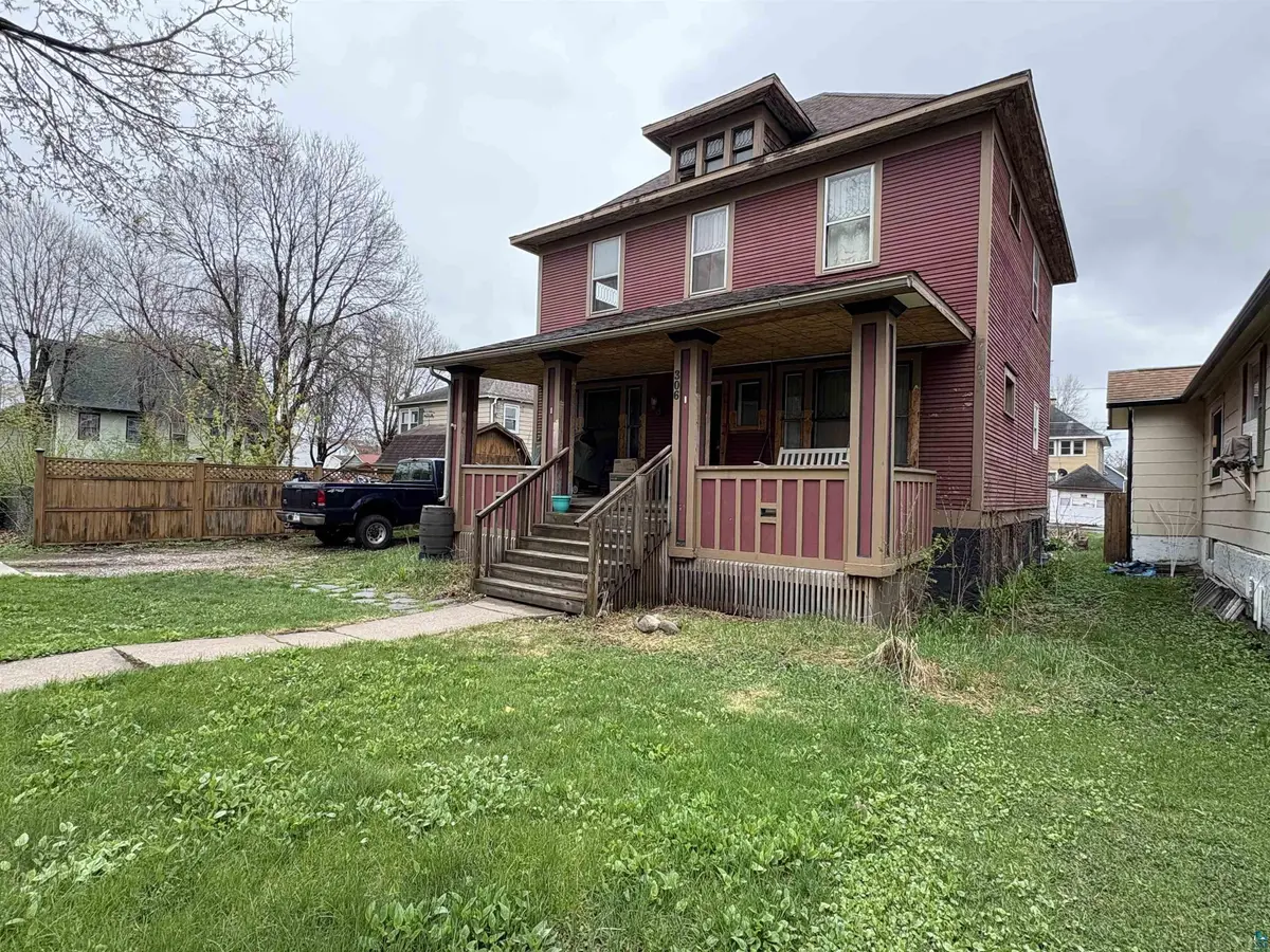 306 7th St S, Virginia, MN 55792