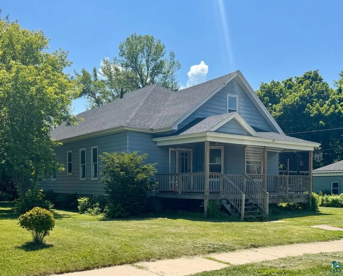 608 7th St W, Ashland, WI 54806