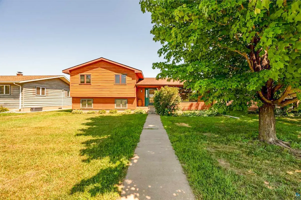 1221 S 21st St, Virginia, MN 55792
