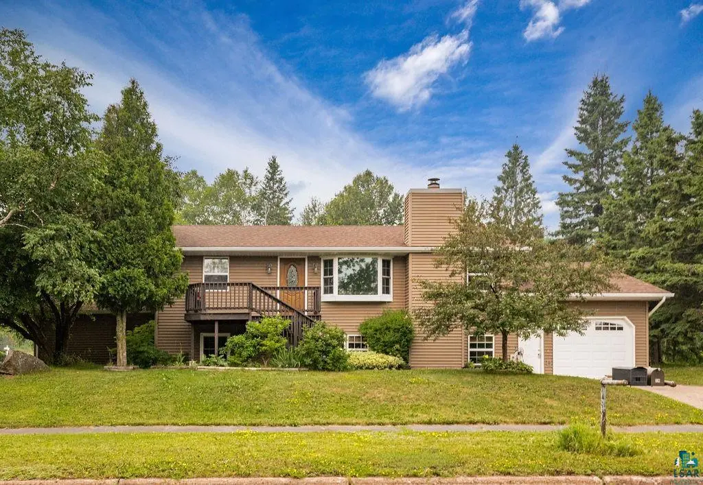 75 Nelson Dr, Silver Bay, MN 55614