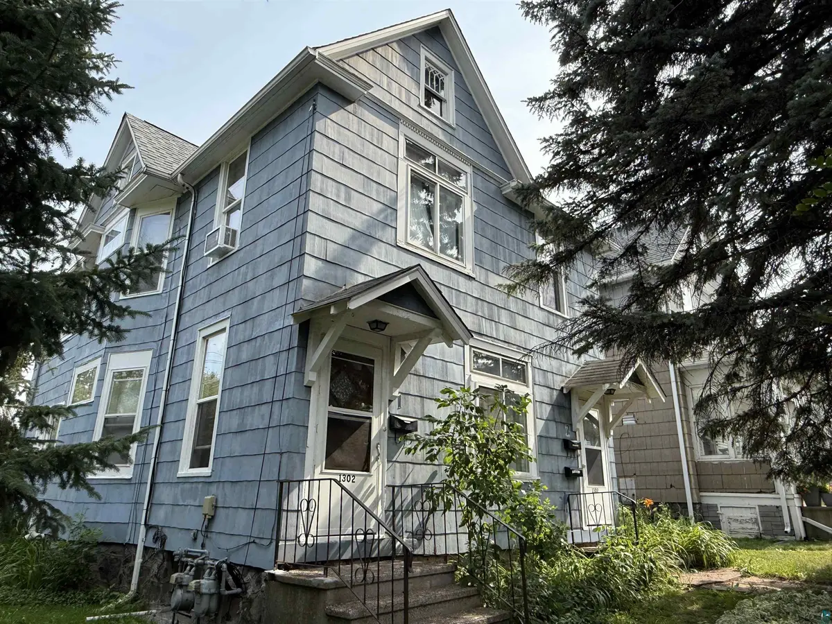 1302 W 1st St, Duluth, MN 55806