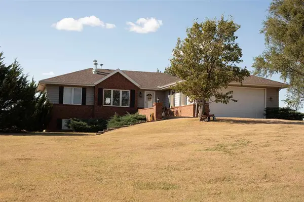 1427 Deer RD, Abilene, KS 67410