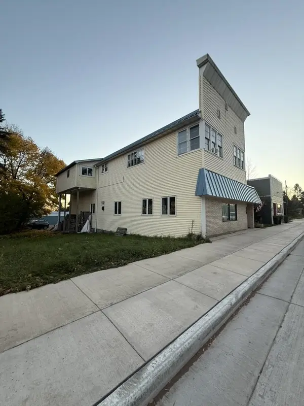 324 W Bayfield St, Washburn, WI 54891