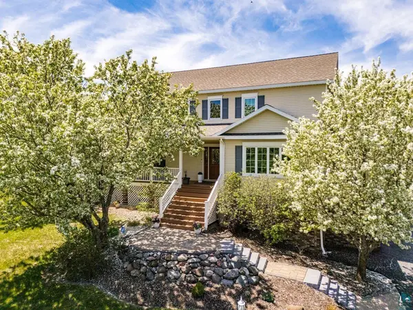 3787 Lavaque Rd, Hermantown, MN 55810