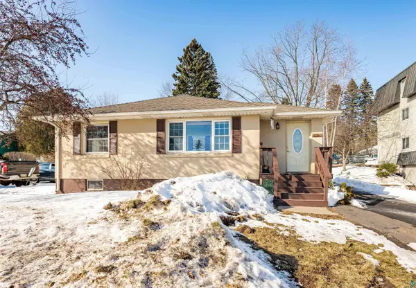 6015 E Superior St, Duluth, MN 55804