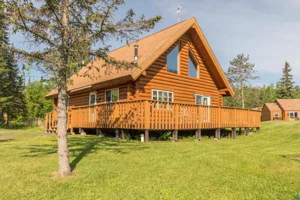10418 Ash River Tr, Orr, MN 55771