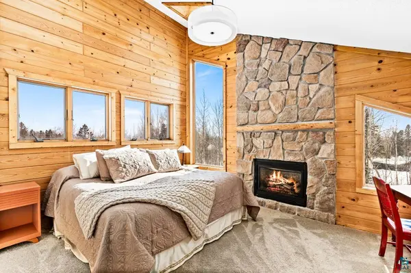 67 Snowshoe Tr, Tofte, MN 55615