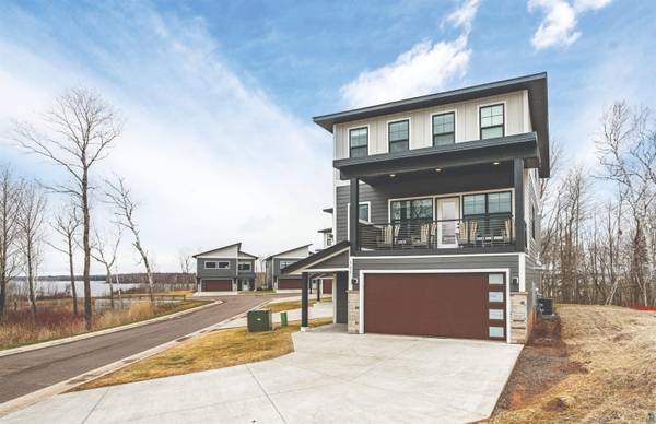 121 Kayak View Ct, Duluth, MN 55807