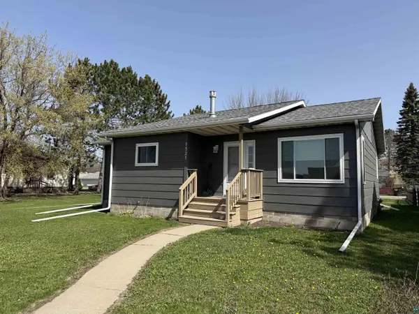 1321 S 13th St, Virginia, MN 55792