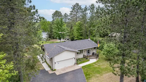 3975 Long Lake Shores Rd, Eveleth, MN 55734