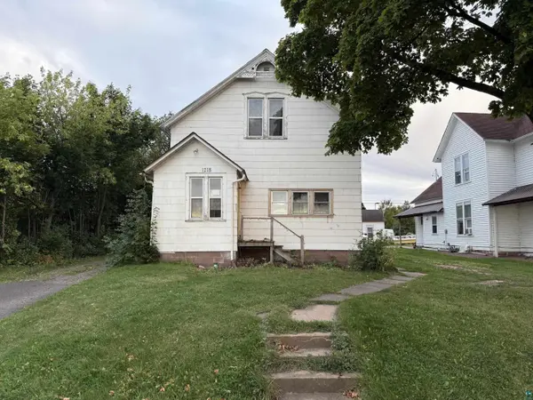1218 & 1222 Lake Shore Dr W, Ashland, WI 54806
