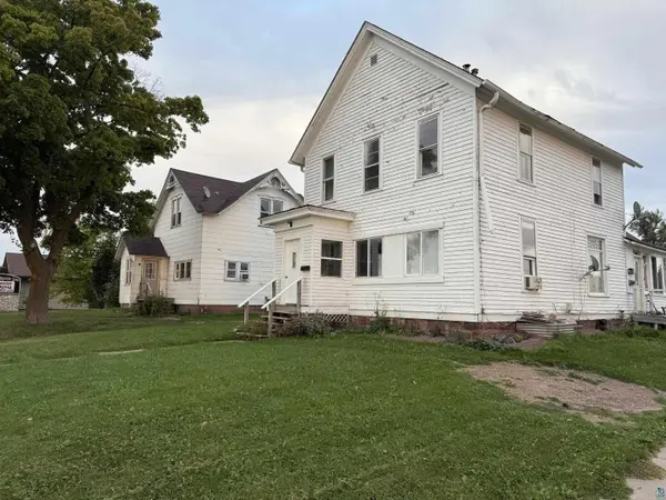 1218 & 1222 Lake Shore Dr W, Ashland, WI 54806