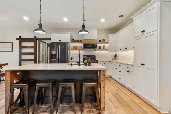 59 E Riverside Rd, Esko, MN 55733