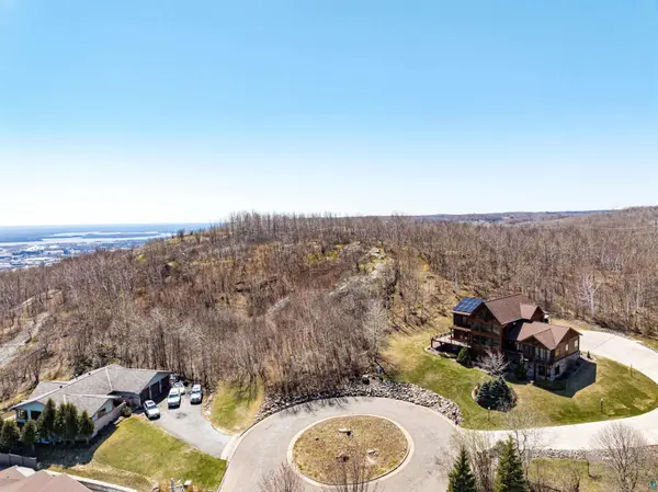 29XX W 15th St, Duluth, MN 55806