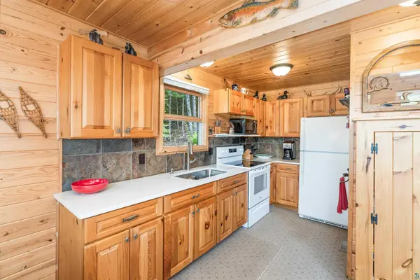 41 S Bearskin Rd, Grand Marais, MN 55604