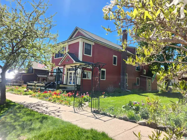 17 S 1st St, Bayfield, WI 54814