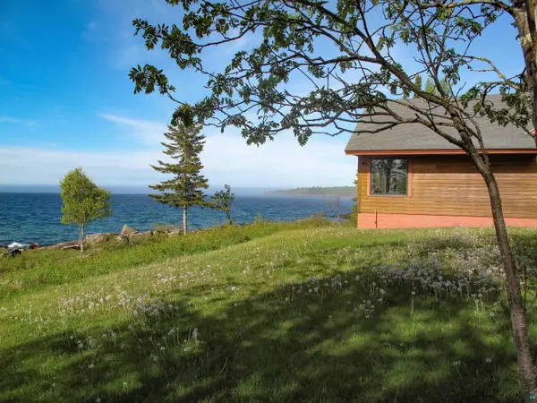 90 Stonegate Rd, Hovland, MN 55606
