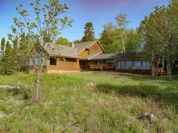 90 Stonegate Rd, Hovland, MN 55606