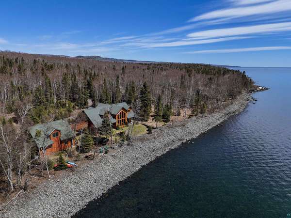 144 Stonegate Rd, Hovland, MN 55606