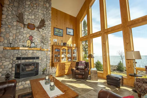 144 Stonegate Rd, Hovland, MN 55606