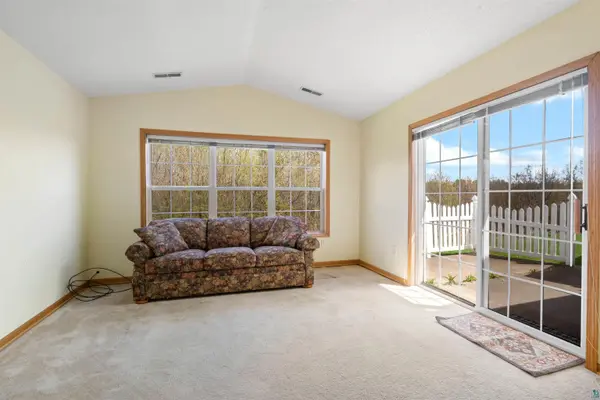 2116 Miller Creek Dr #33, Duluth, MN 55811
