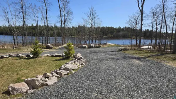 7498 Bayside Dr, Crane Lake, MN 55725