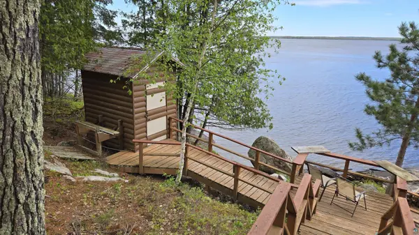 12418 Rock Point Dr, Kabetogama, MN 56669