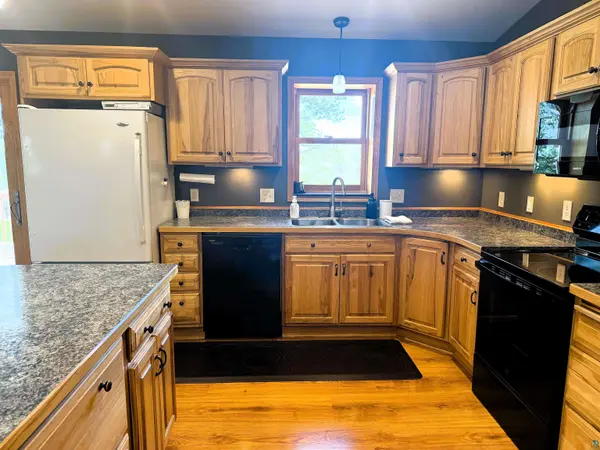 6778 Adelsgruber Dr, Kettle River, MN 55757