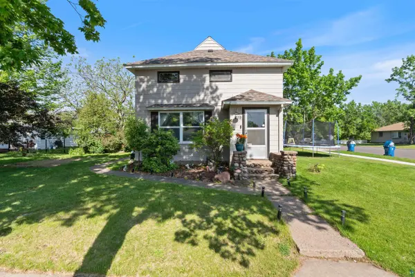 219 High St, Spooner, WI 54801