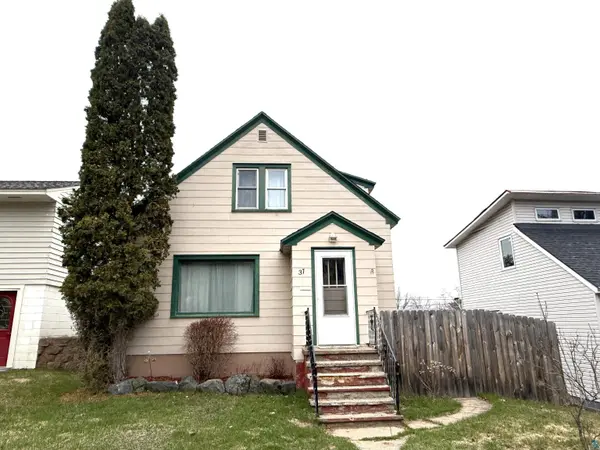 37 E Boundary St, Ely, MN 55731
