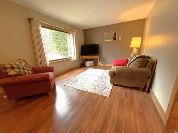 37 E Boundary St, Ely, MN 55731