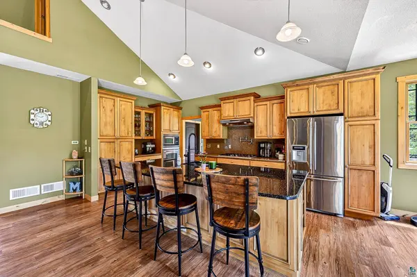 28 Quincy Dr, Silver Bay, MN 55614