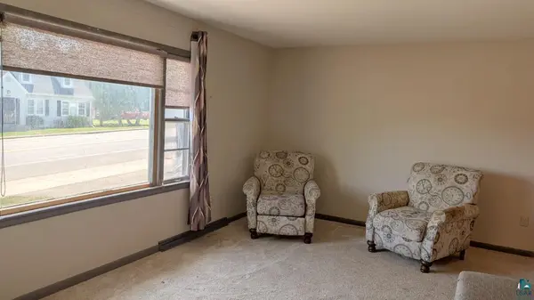 211 2nd St SE, Cook, MN 55732