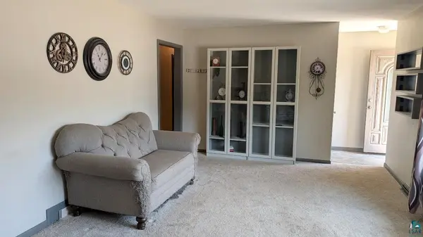 211 2nd St SE, Cook, MN 55732