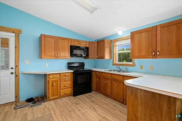 184 Scenic Dr, Knife River, MN 55609
