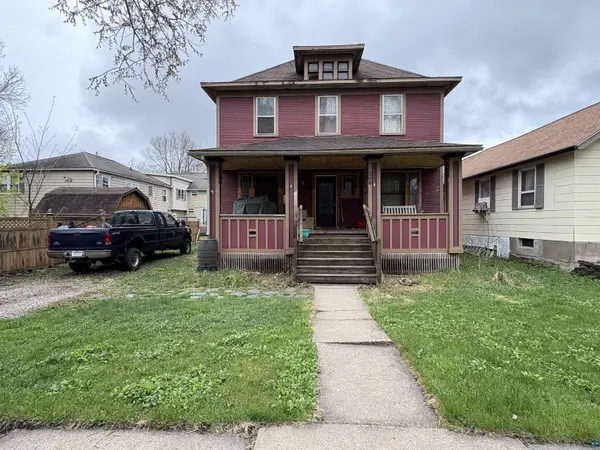 306 7th St S, Virginia, MN 55792