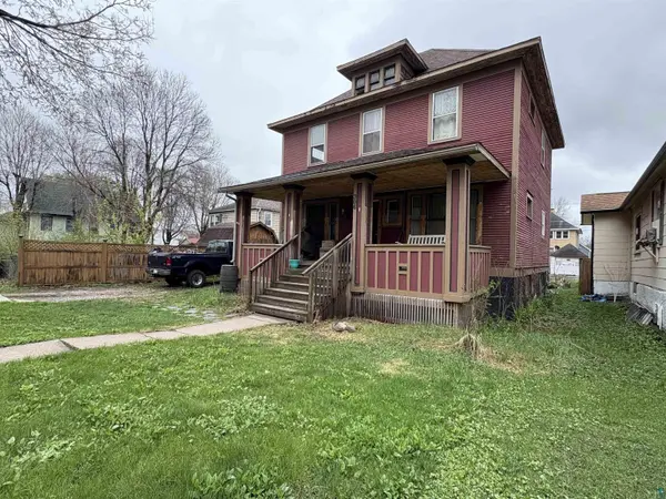 306 7th St S, Virginia, MN 55792