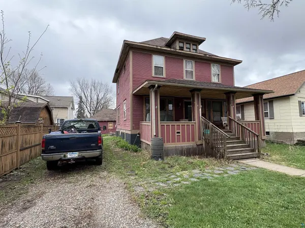 306 7th St S, Virginia, MN 55792