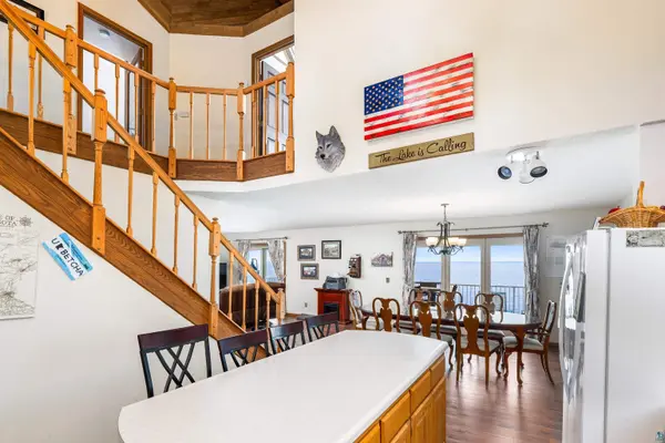 5404 & 5410 North Shore Dr, Duluth, MN 55404