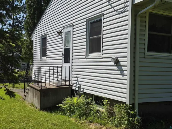 2109 W 22nd St, Duluth, MN 55811
