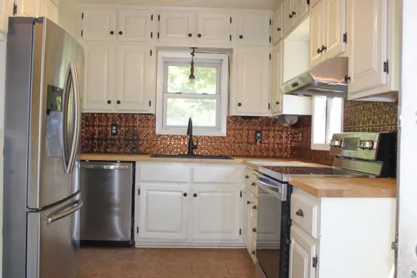 1920 E 7th Ave E, Hibbing, MN 55746